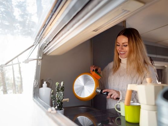 Jak prawidłowo zadbać o kamper lub przyczepę kempingową poza sezonem?